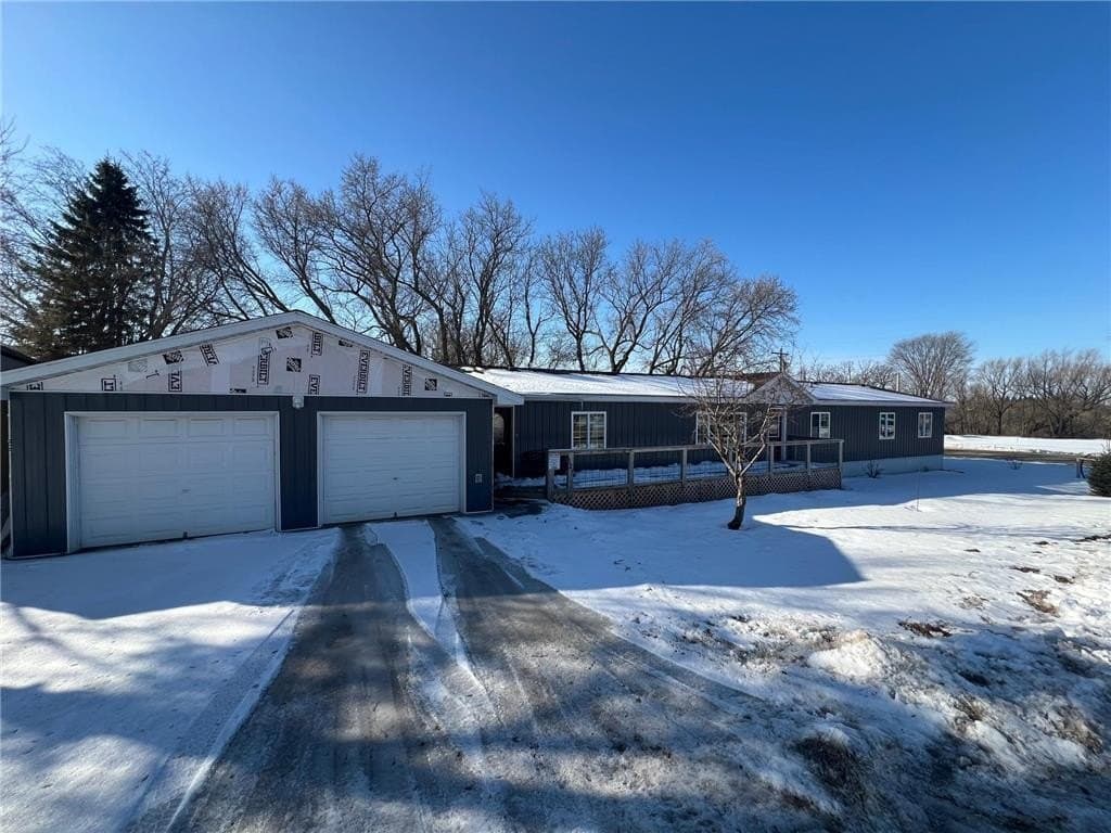 3 bedroom mobile home for sale at 121 3rd St Bluffton - $214,900