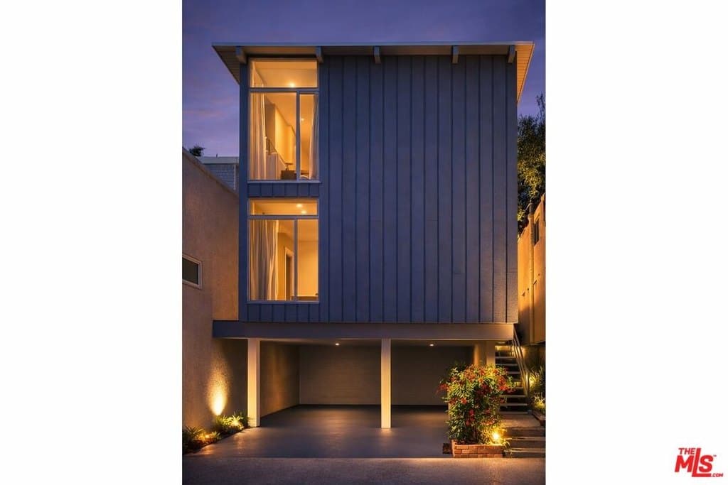 3 bedroom house for sale at 9827 Yoakum Dr Beverly Hills - $1,285,000