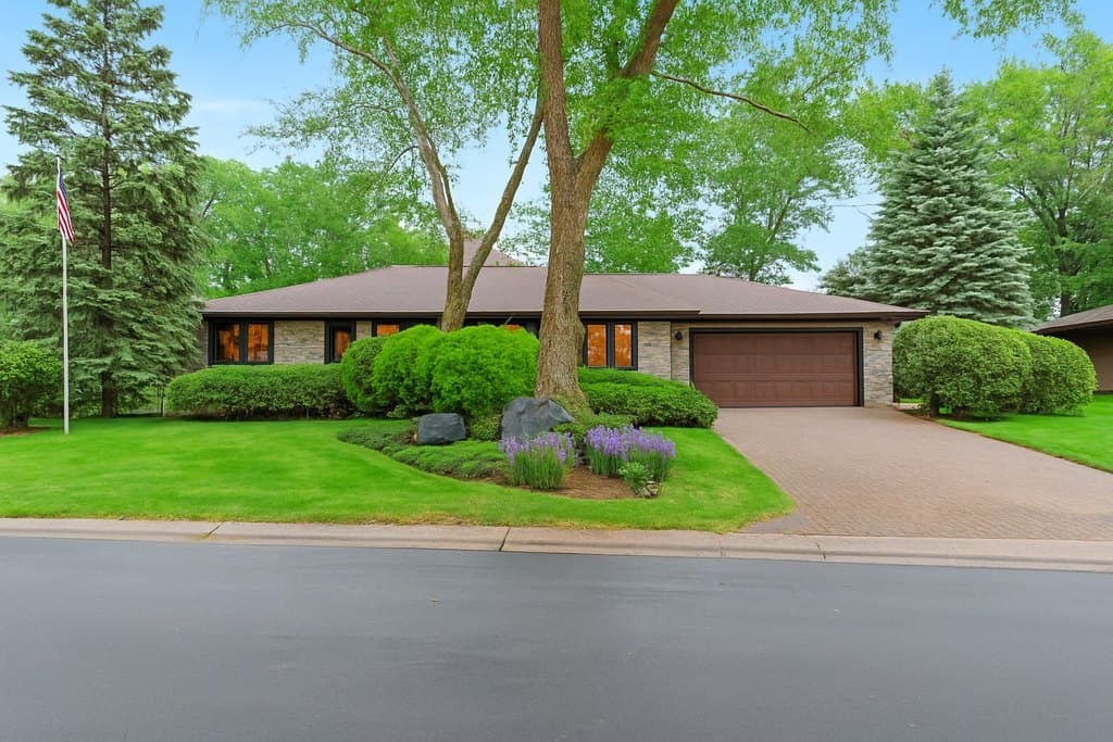 3 bedroom house for sale at 1267 Nursery Hill Ln Arden Hills - $575,000