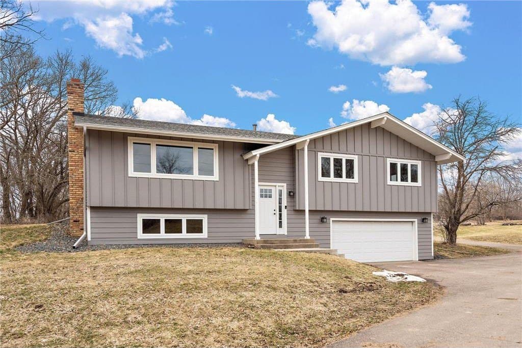 4 bedroom house for sale at 23770 Natchez Ave Lakeville 55044 - $545,000