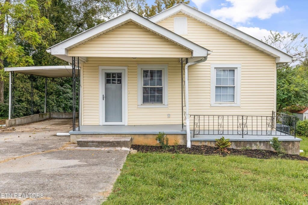 2 bedroom house for sale at 181 E Edison St Alcoa - $249,900