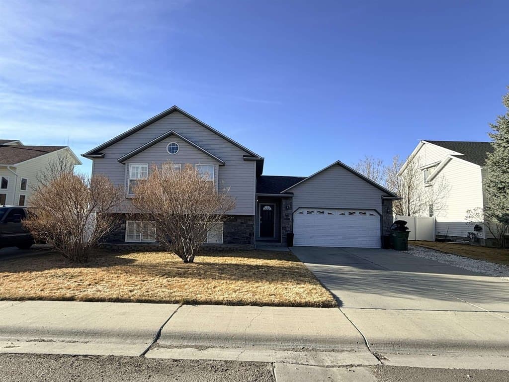 4 bedroom house for sale at 2326 Cripple Creek Dr Rock Springs 82901 - $399,900