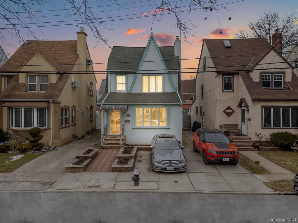 4 bedroom house for sale at 241-19 86th Rd Bellerose - $825,000