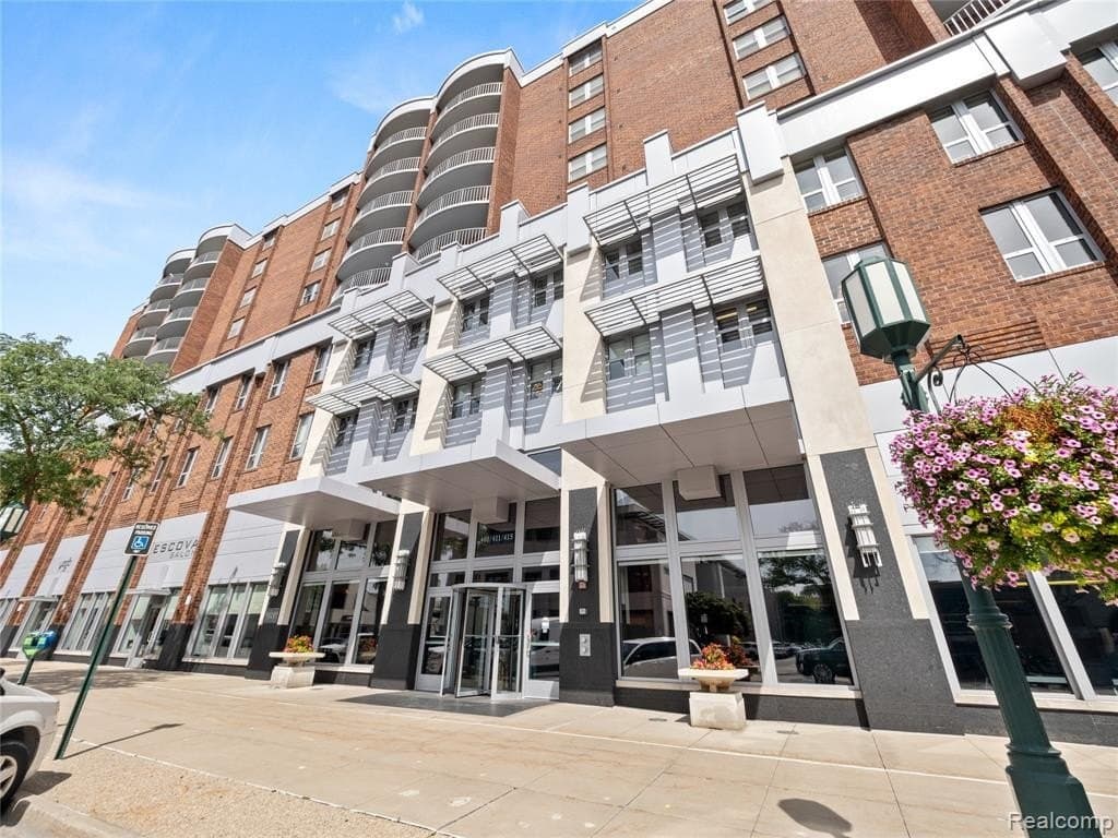 2 bedroom condo for sale at 411 S Old Woodward Ave Unit 924 Birmingham 48009 - $719,000