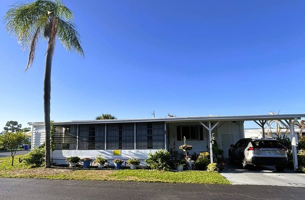2 bedroom mobile home for sale at 207 Meanie Cir E Sebastian 32958 - $69,900