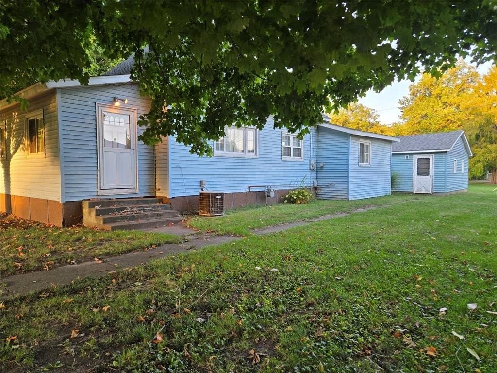 2 bedroom house for sale at 513 Sandusky St Catlin - $110,000