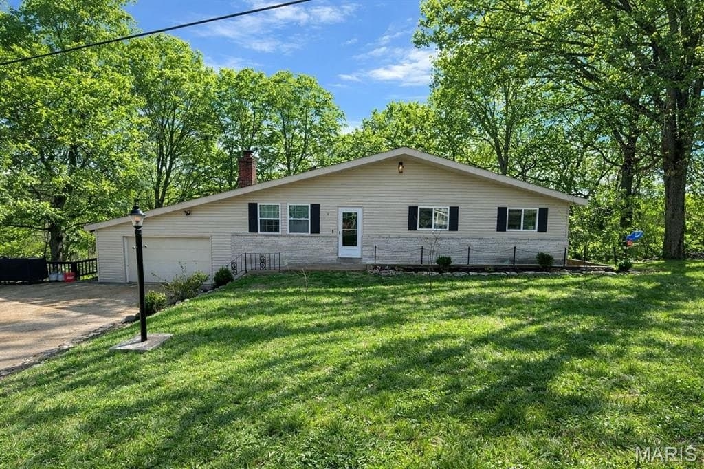 4 bedroom house for sale at 12 Ozark Ln Arnold - $349,900