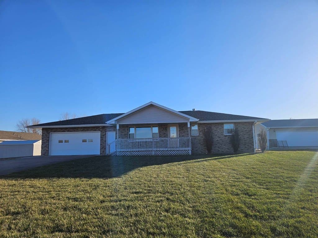4 bedroom house for sale at 902 13th St Central City - $260,000