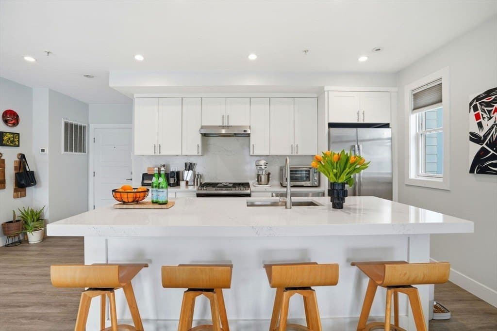 2 bedroom condo for sale at 151 Hancock St Apt 7 Quincy 02171 - $639,000
