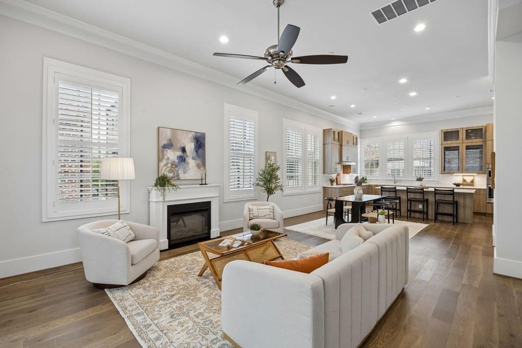3 bedroom townhouse for sale at 14971 Oak St Addison - $750,000