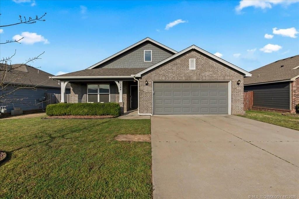 4 bedroom house for sale at 9044 S 254th East Ave Broken Arrow - $264,000