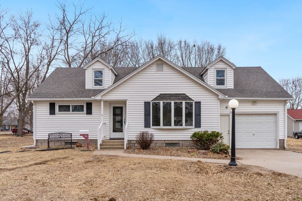 4 bedroom house for sale at 316 8th Ave Camanche - $259,000