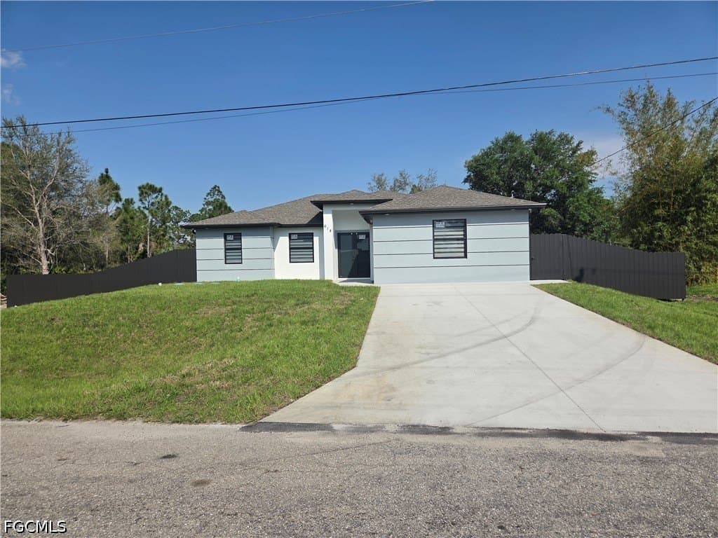 5 bedroom house for sale at 618 Thompson Ave Lehigh Acres 33972 - $385,000