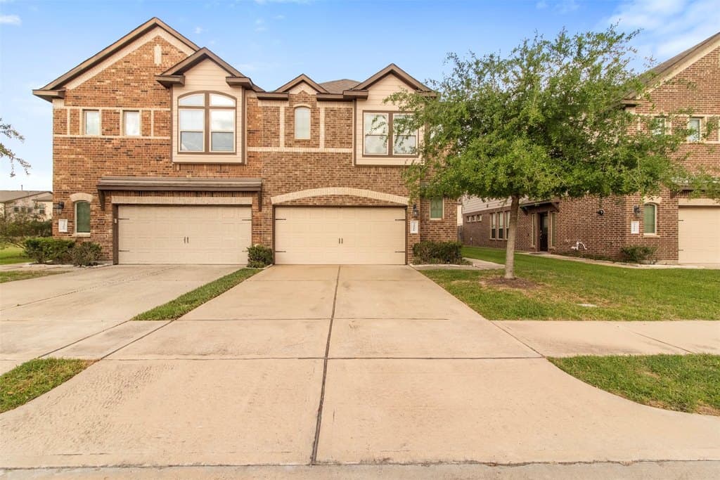 3 bedroom townhouse for sale at 3411 Rainflower Springs Ln Rosenberg 77471 - $235,000
