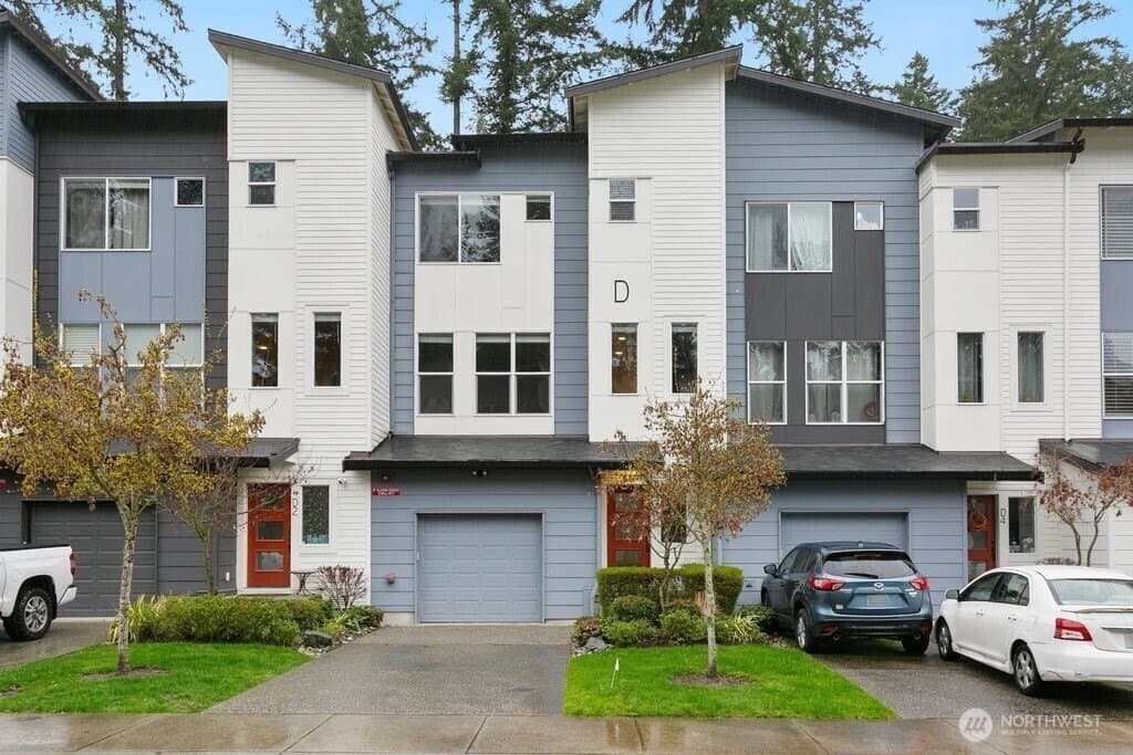 4 bedroom townhouse for sale at 13421 Admiralty Way Unit D3 Lynnwood 98087 - $775,000