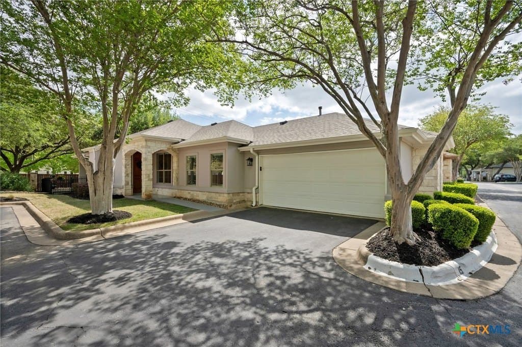 3 bedroom condo for sale at 11558 Spicewood Pkwy Apt 15 Austin - $385,000