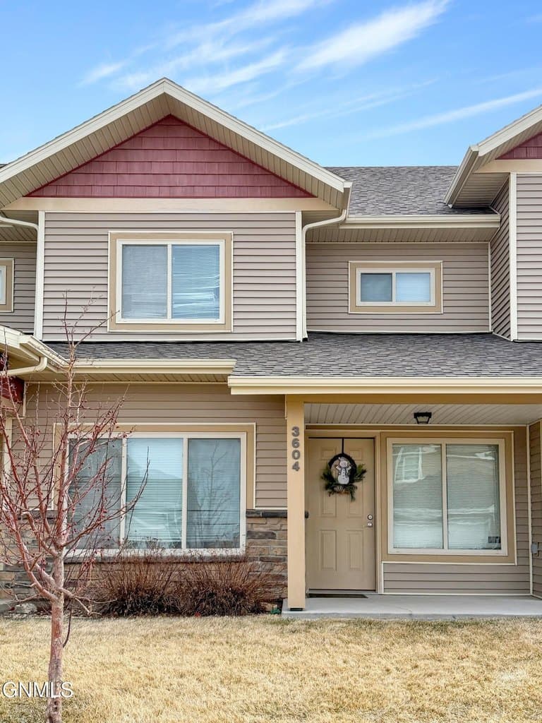 2 bedroom townhouse for sale at 3604 Long Branch Ave Williston 58801 - $220,000