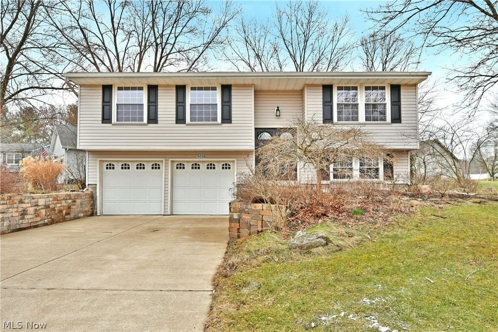 3 bedroom house for sale at 5038 Jonathan Ln NW Champion Heights - $235,000