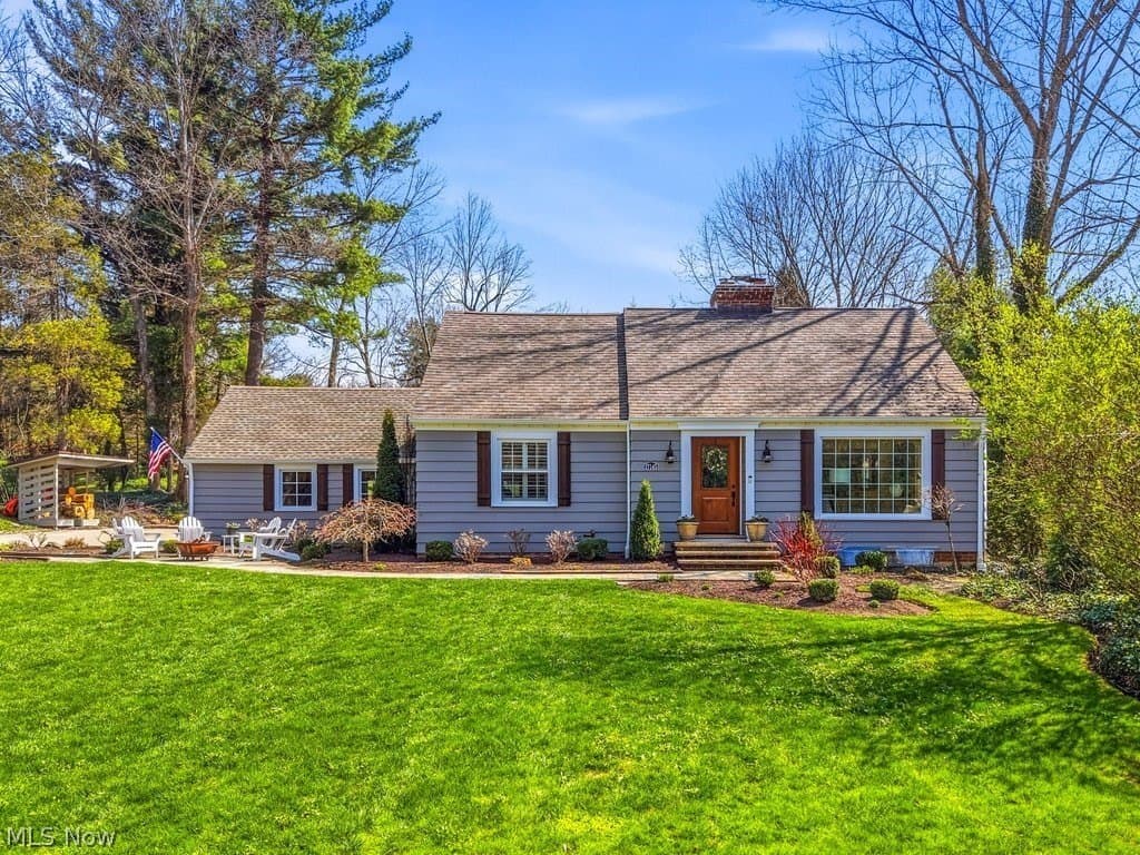3 bedroom house for sale at 17145 Overlook Dr Bainbridge 44023 - $675,000