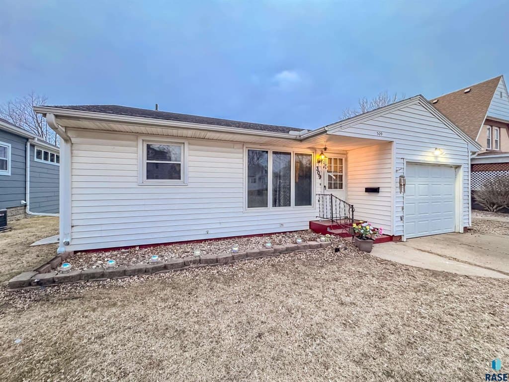 3 bedroom house for sale at 309 S 1st St Beresford - $199,900