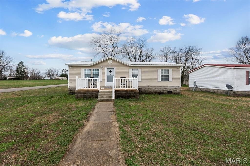 3 bedroom mobile home for sale at 331 Chester St Benton - $155,000