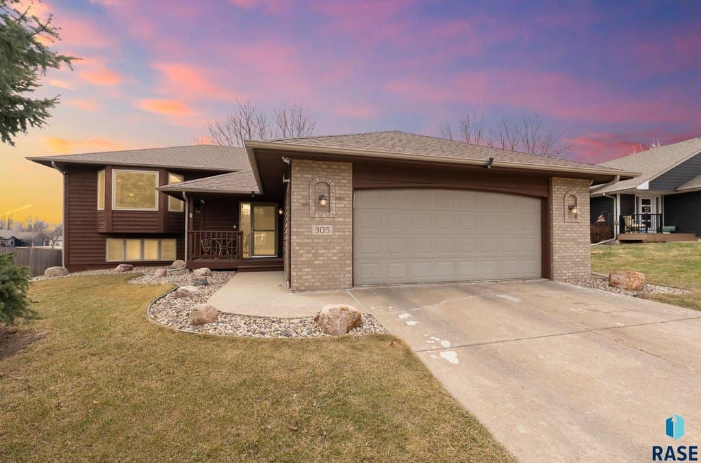 5 bedroom house for sale at 305 N LA Salle Ave Sioux Falls - $399,900