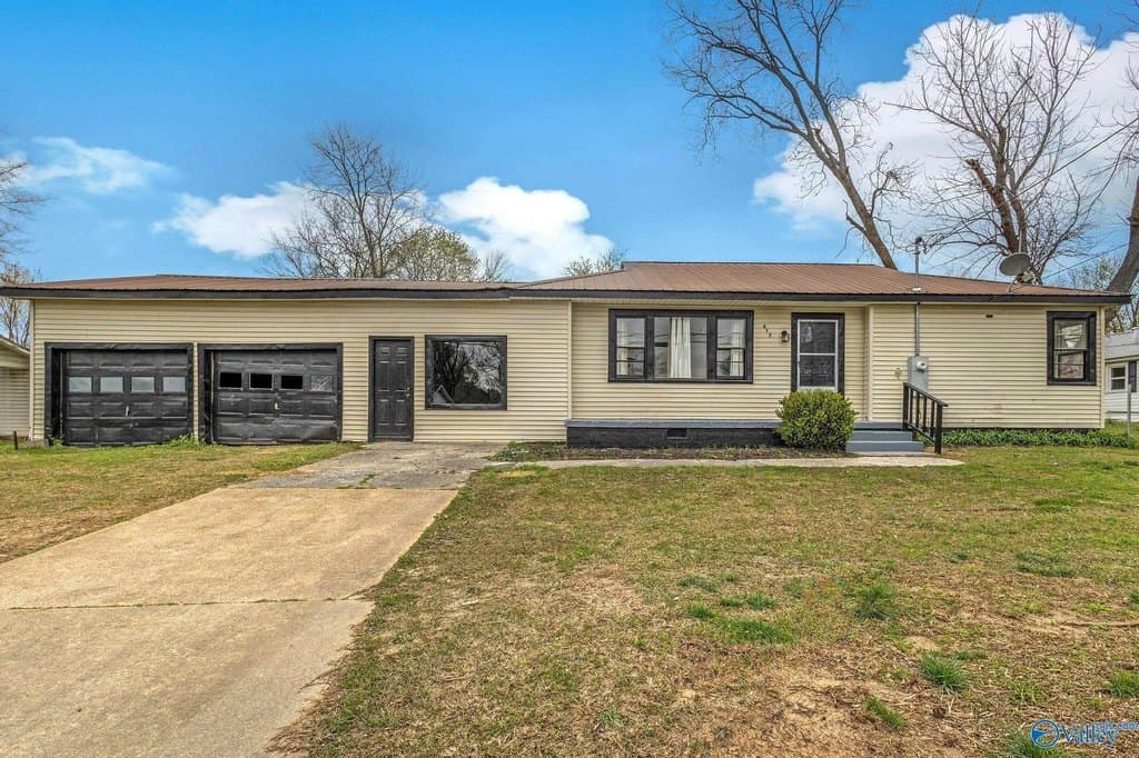 3 bedroom house for sale at 617 College Ave Boaz - $189,900