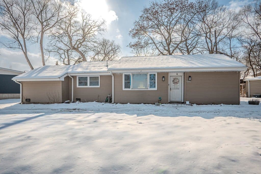 4 bedroom house for sale at 21339 W Morton Dr Venetian Village 60046 - $307,000