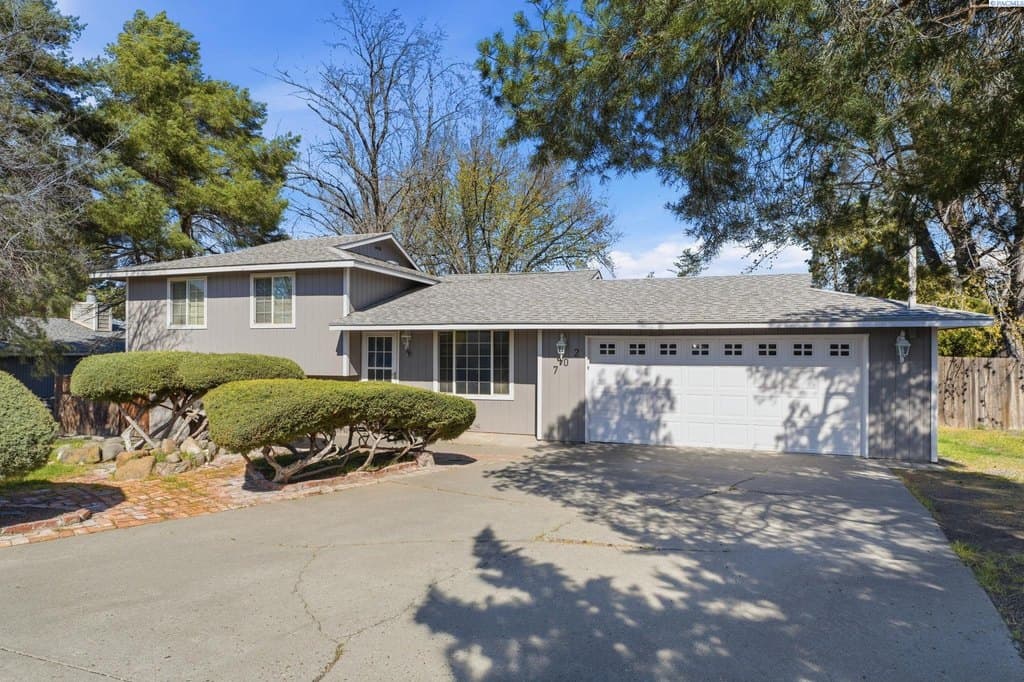 3 bedroom house for sale at 702 W 36th Pl Kennewick - $360,000