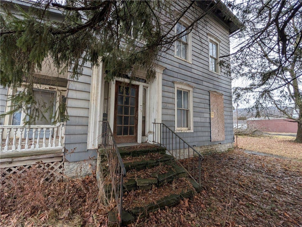 5 bedroom house for sale at 10 E Main St Canisteo - $49,900
