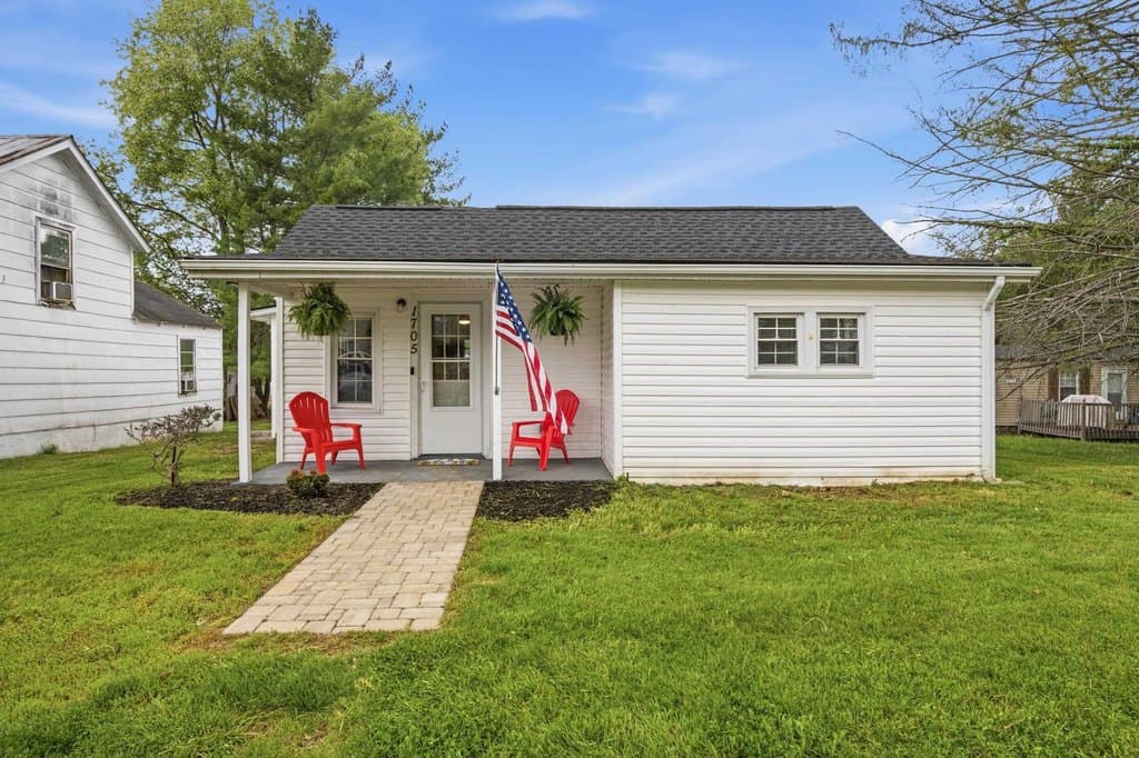 2 bedroom house for sale at 1705 3rd St Radford 24141 - $220,000