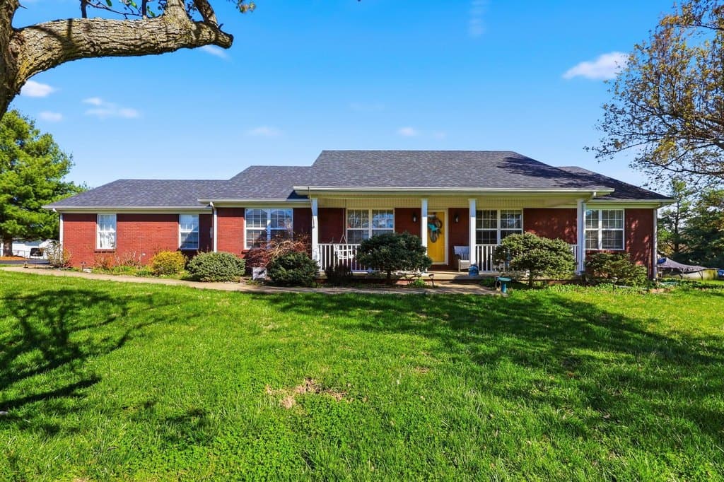 3 bedroom house for sale at 645 King Luke Ct Berea - $275,000