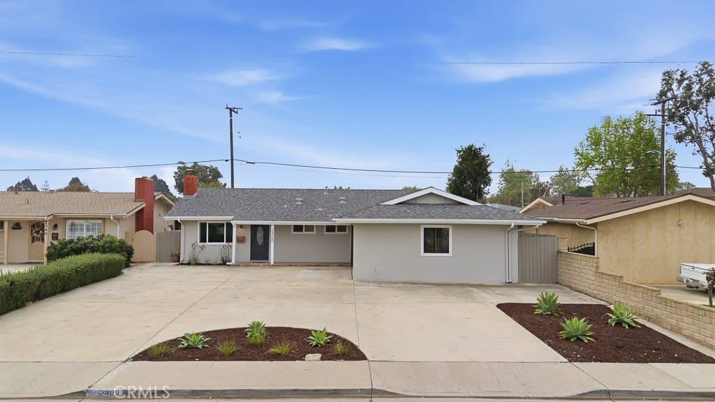3 bedroom house for sale at 2400 W Hemlock St Oxnard 93035 - $749,000