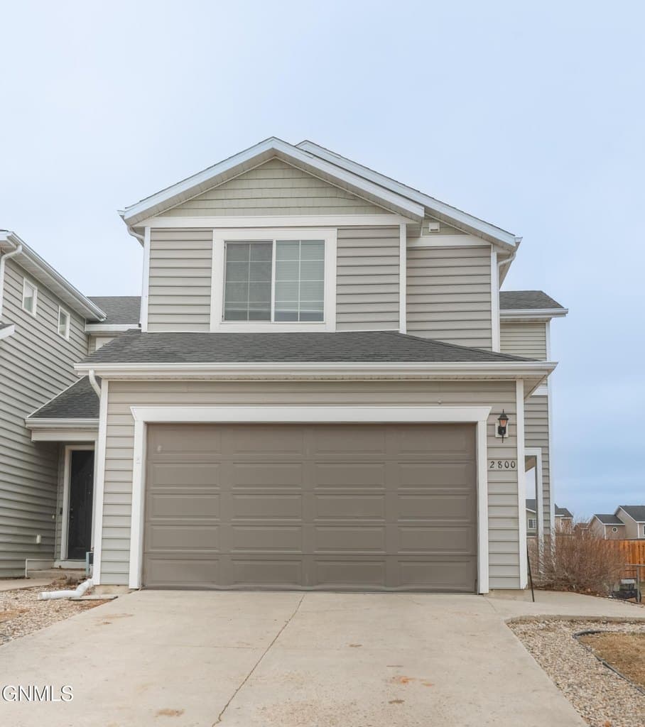 4 bedroom townhouse for sale at 2800 28th St W Williston 58801 - $338,900