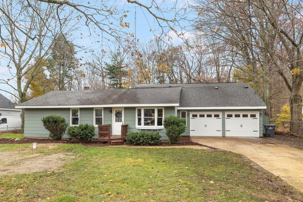 3 bedroom house for sale at 91760 Pitcher Dr Benton Harbor - $249,750