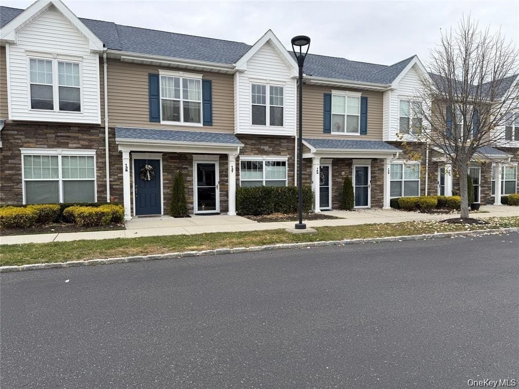 2 bedroom condo for sale at 138 Weatherby Ln Unit 138 Central Islip - $499,000