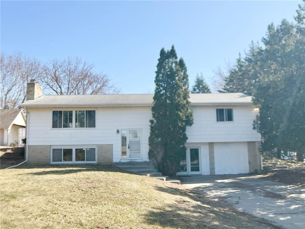 4 bedroom house for sale at 2850 Pilot Knob Rd Eagan 55121 - $375,000