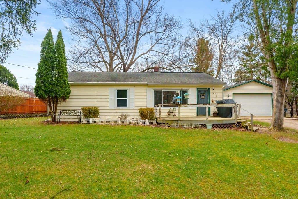 3 bedroom house for sale at 5210 Mission Ave Kalamazoo - $215,000