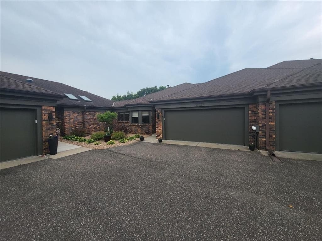 3 bedroom townhouse for sale at 11245 57th Ave N Plymouth 55442 - $499,000