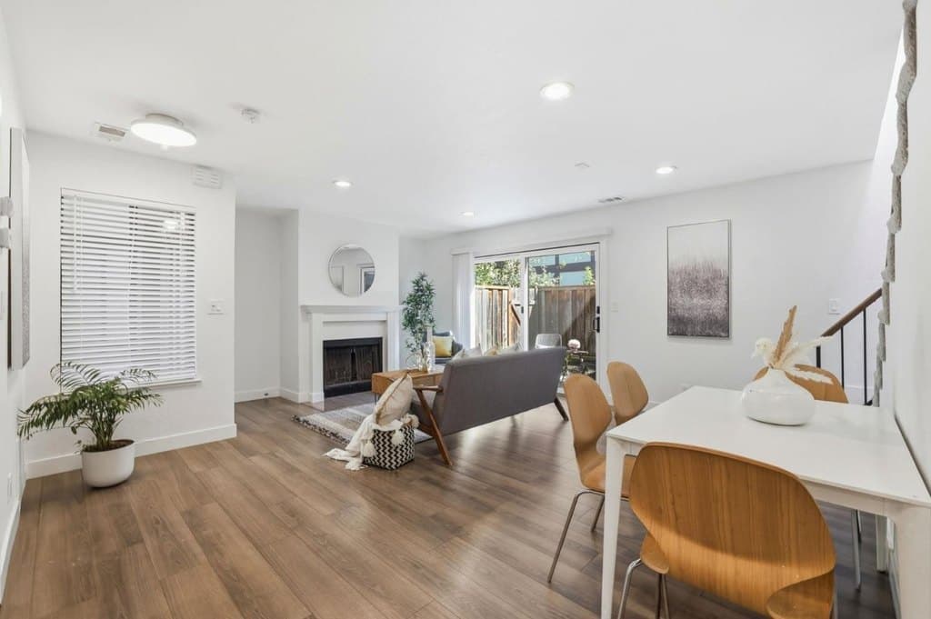 2 bedroom townhouse for sale at 709 Winstead Ct Sunnyvale - $1,050,000