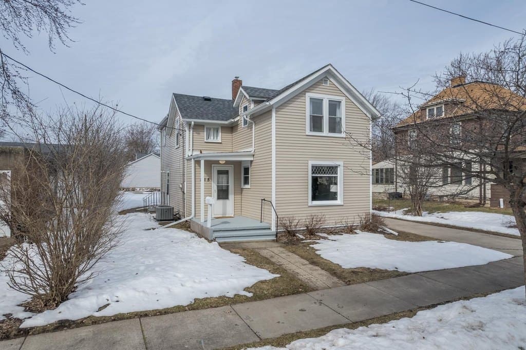 3 bedroom house for sale at 515 N Tonka St Appleton - $249,900