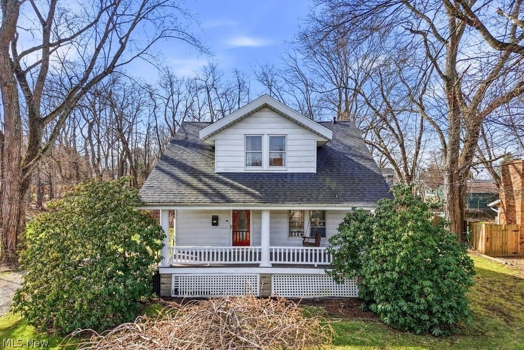 3 bedroom house for sale at 2410 Munroe Falls Ave Cuyahoga Falls 44221 - $179,900