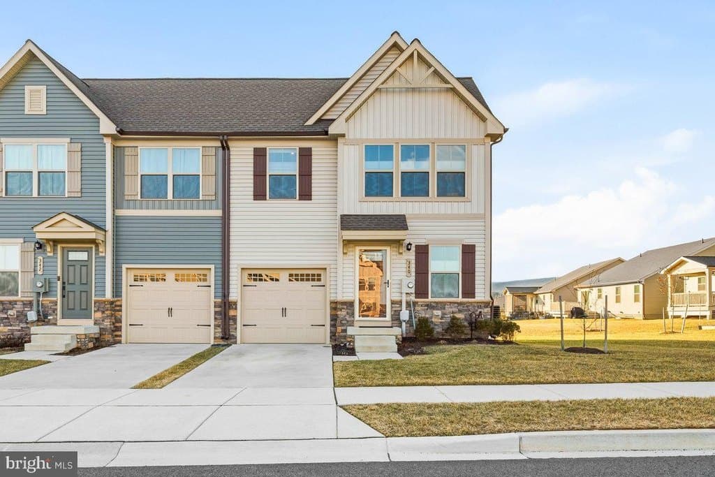 3 bedroom townhouse for sale at 340 Shortleaf Cir Frederick 21702 - $469,000