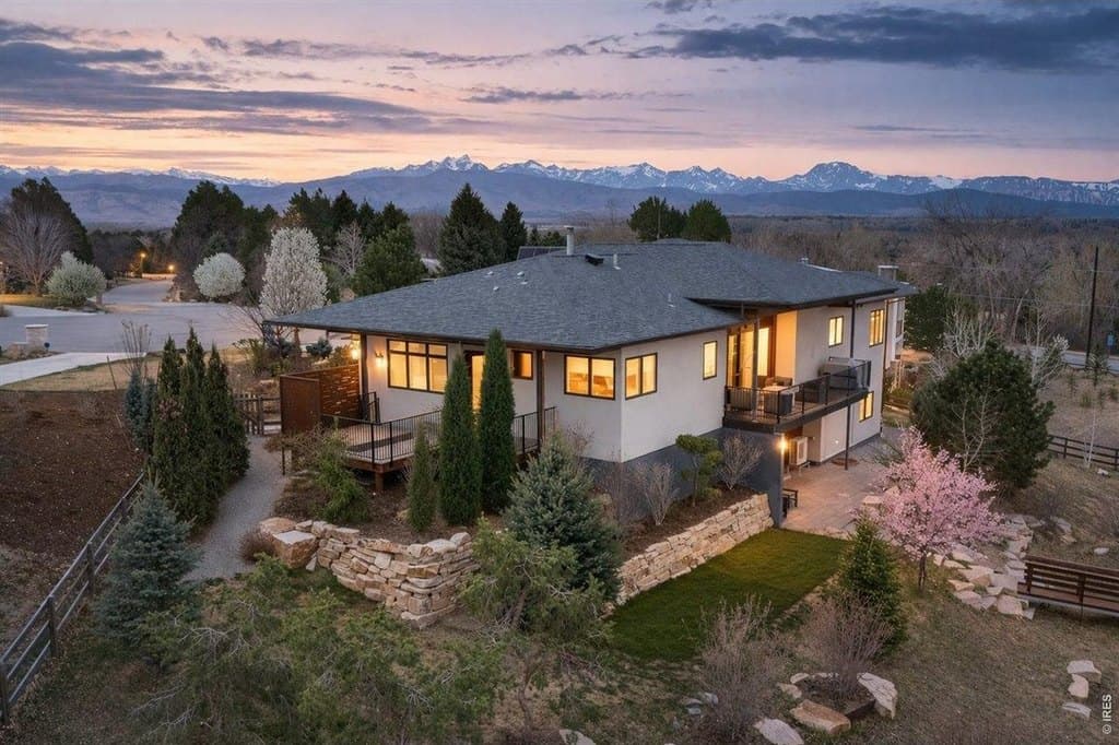 4 bedroom house for sale at 8568 Foxhaven Ct Longmont - $2,699,000