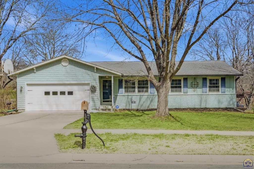 5 bedroom house for sale at 4814 SW Cochise Ave Topeka 66614 - $299,900