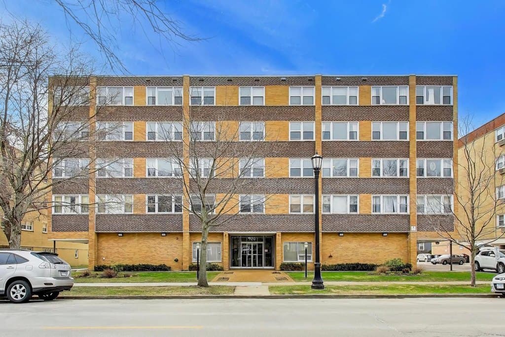 3 bedroom condo for sale at 720 Oakton St Apt 3B Evanston 60202 - $325,000