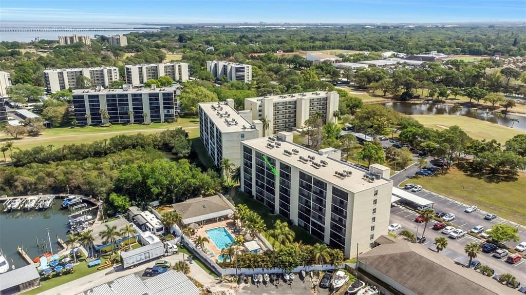 2 bedroom condo for sale at 1000 Cove Cay Dr Unit 5D Clearwater - $229,000