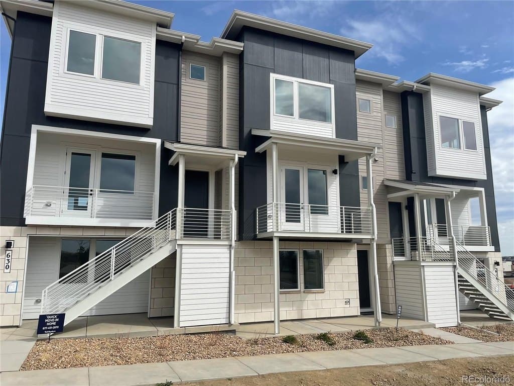 3 bedroom townhouse for sale at 630 Cowbell Dr Erie 80516 - $615,000
