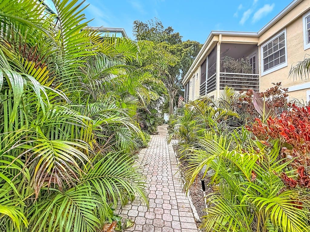 3 bedroom condo for sale at 305 SE 11th Ave Pompano Beach - $230,000