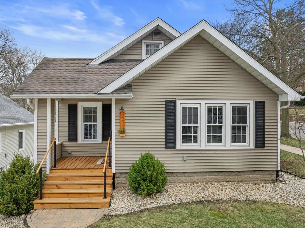 3 bedroom house for sale at 241 S Charles St Waukesha 53186 - $300,000